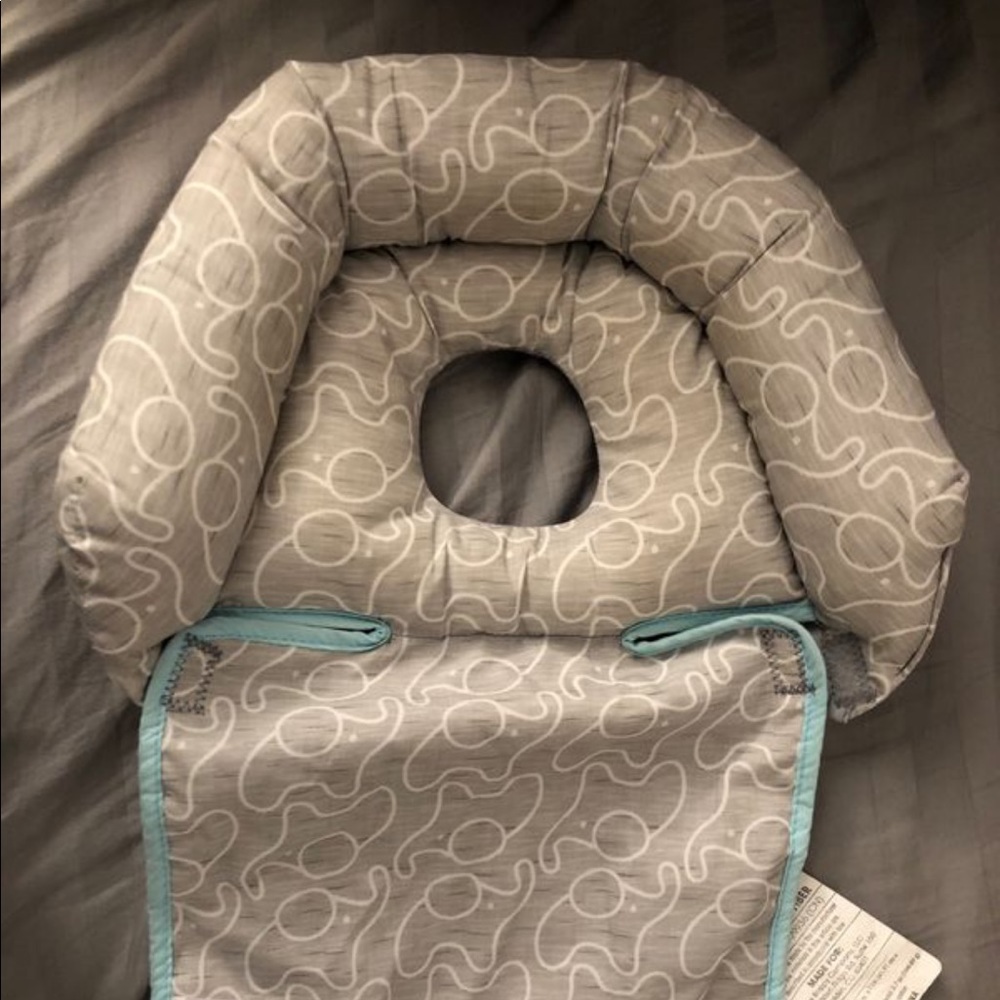 Boppy Carseat head support